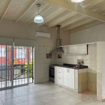  Departamento en planta alta en alquiler