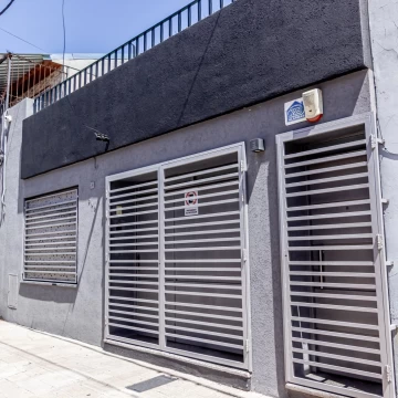 CASA DE 3 DORMITORIOS EN VENTA -Barrio Industrial