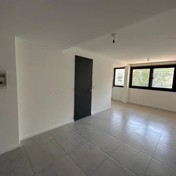 Excelente departamento en Alquiler de dos Dormitorios con Cochera Iriondo y San Juan Rosario