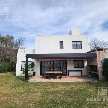 Casa de 3 dormitorios en Jardines del Golf - Villa Allende