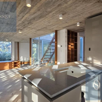 Venta Casa tres ambientes con terraza y estudio independiente en Colina Alegre