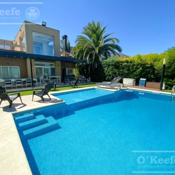 Casa en  venta  Altos de Hudson  1 Berazategui con piscina