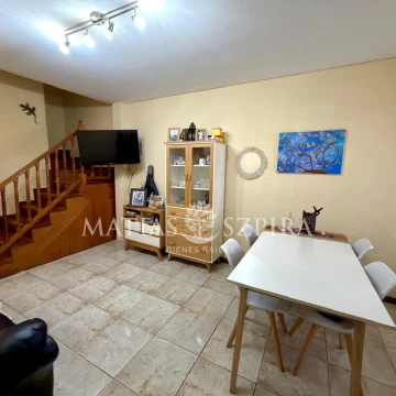 CASA TRIPLEX EN VENTA 4 AMBIENTES VILLA LUZURIAGA