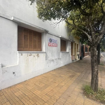 VENDE dos casas en una con amplio fondo ubicada en Obligado 75