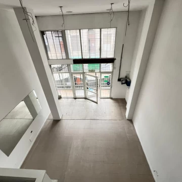 Alquiler Local comercial Rosario Amplio doble altura Barrio Martin