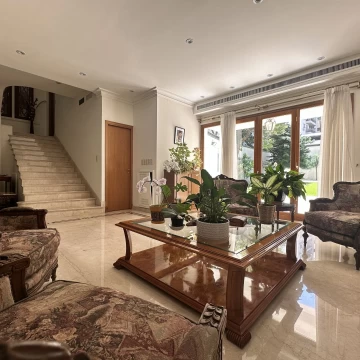 Venta de Casa 6 ambientes en Flores, con Parque, Piscina y Parrilla 