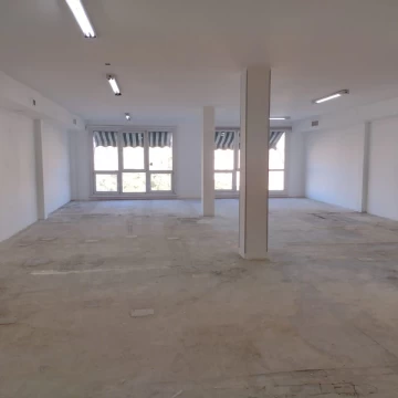 OFICINA EN PLANTA LIBRE DE CATEGORIA!!!