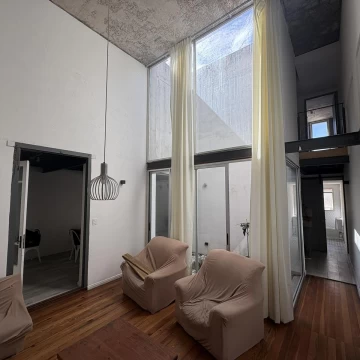 Casa en venta en el centro de Colonia del Sacramento – 3 dormitorios reciclada con renta