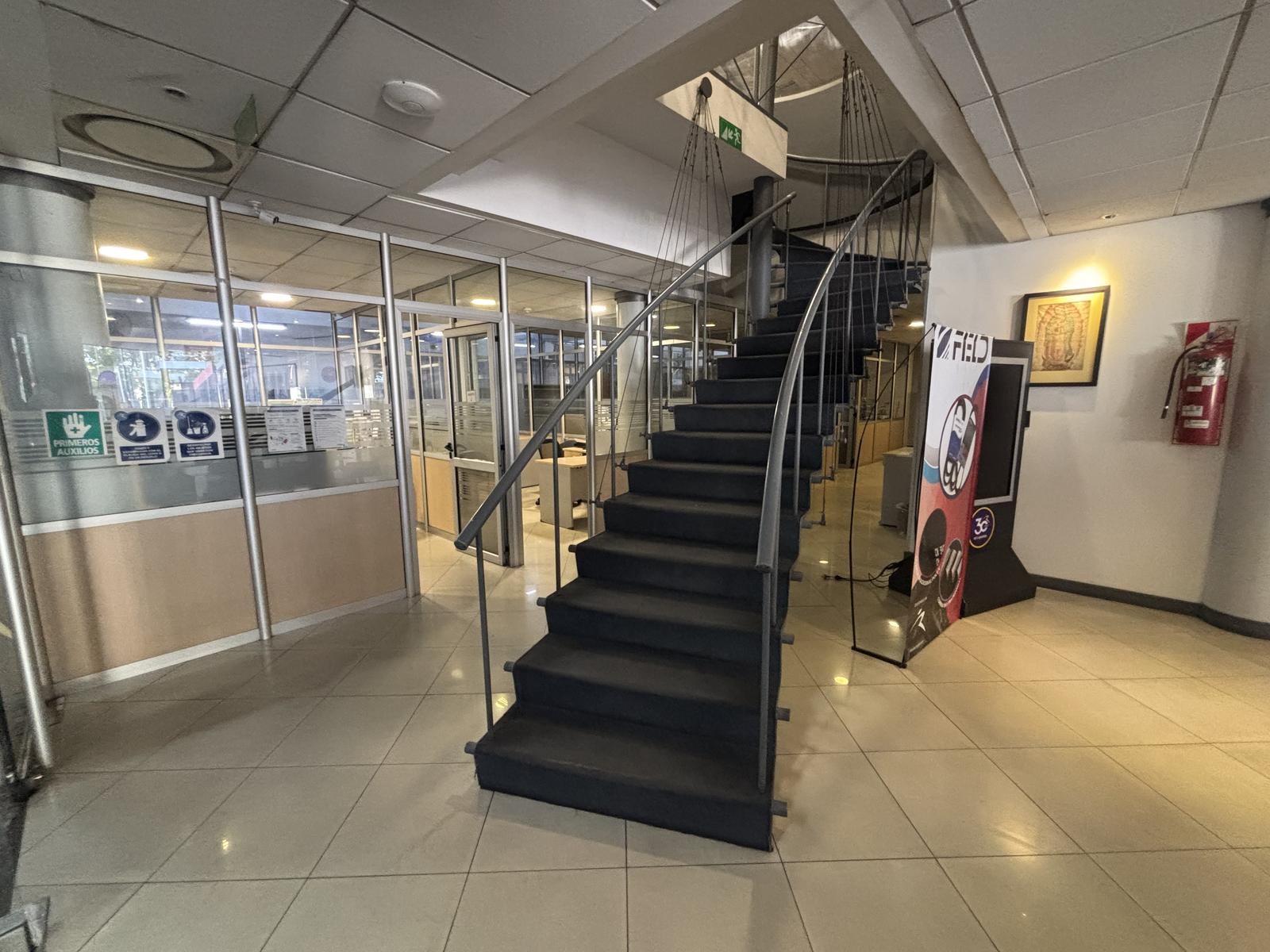 Acceso a primer piso administrativo