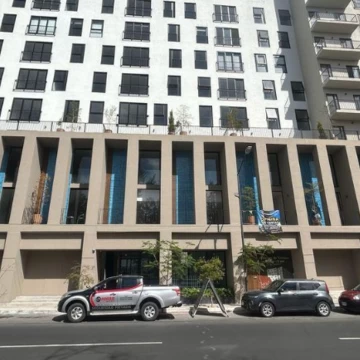 Local comercial en venta frente al Parque Morelos en Barrio El Retiro