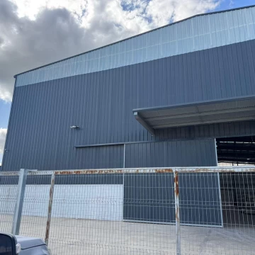 ALQUILER Excelente Nave Industrial 2000 mts cub Polo Industrial Spegazzini