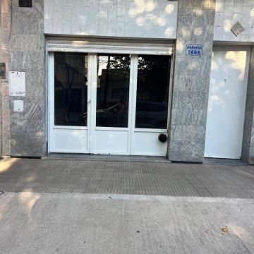 Local comercial a media cuadra de Bv Segui