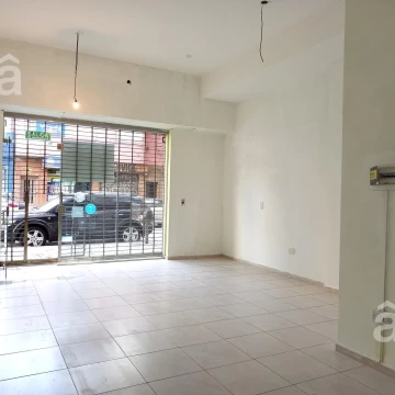 Local en Alquiler en Villa Ballester - 5 metros de frente - Zona Céntrica.