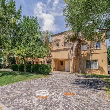 Casa en venta en  Barrio Santa Ana, Moreno