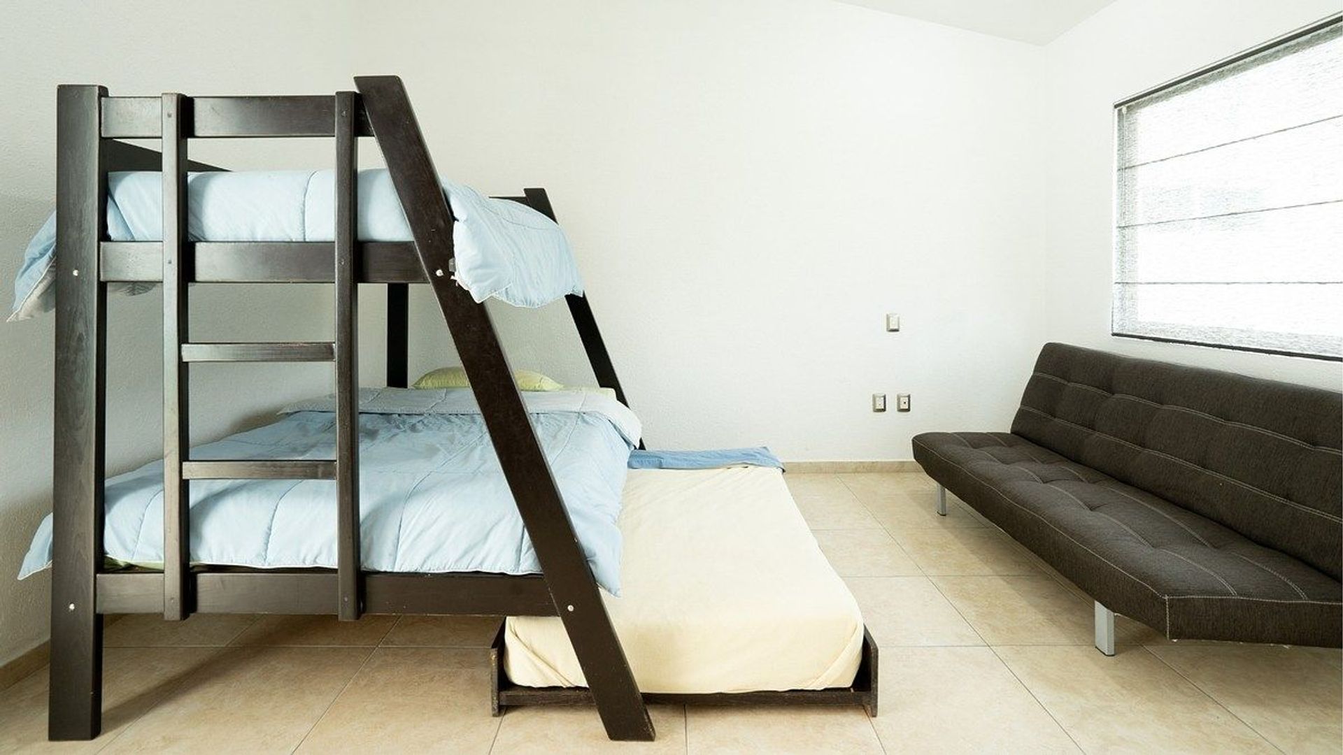 EB-VB4657 (12).jpg