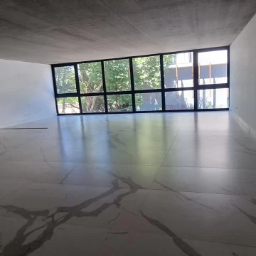 Oficina de Categoría en el Hilton De Thays Parque Leloir 