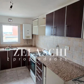 Venta: Departamento 2 ambientes con cochera : Calle Bonifacini, Caseros