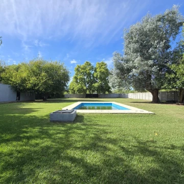 Terreno en venta con departamento de 2amb y pileta