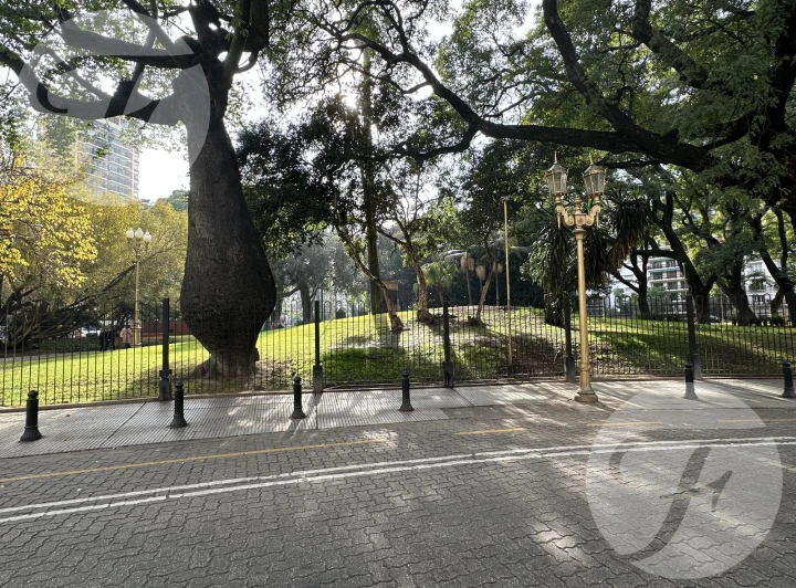 Oportunidad única - Depósito de 600 m² + departamento en Santa Fe y Montevideo a solo U$S 700/m²