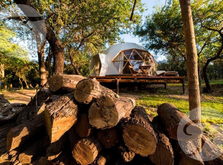 Complejo de Glamping de Lujo en Venta en Amboy, Córdoba – 23 ha con Domos, Río y Spa