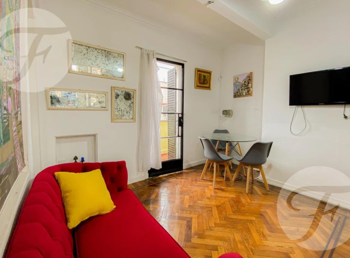 Oportunidad - 2 Ambientes en Once - Se vende con Renta