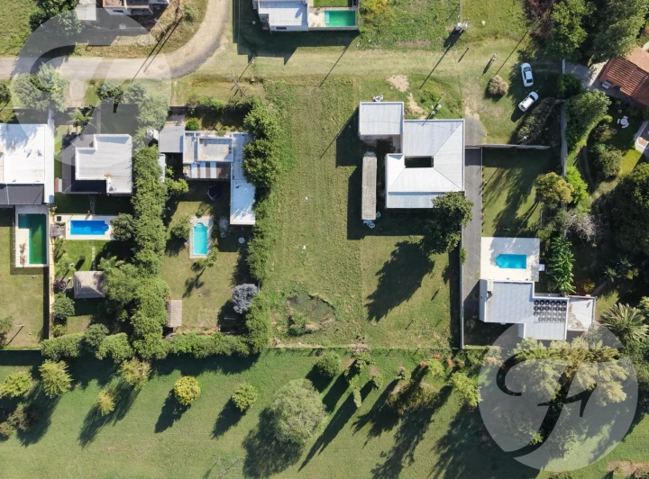 Venta de terreno para vivienda familiar en el Barrio Escorial de San Pedro