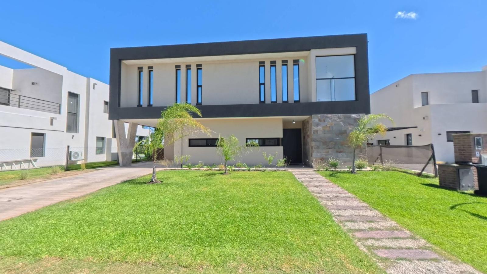 Venta casa c/ amarra - Barrio Náutico El Canal - Villanueva - 2