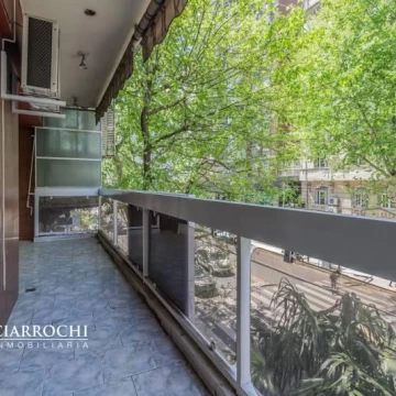 Av. Pueyrredón y Av. Santa Fe -  Semipiso de 4 amb. c/Dep. Balcón, Cochera Fija y Seguridad