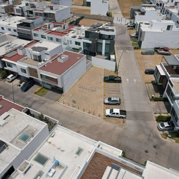 Terreno en venta junto al Parque Metropolitano en Condominio Crisantemos, Zapopan