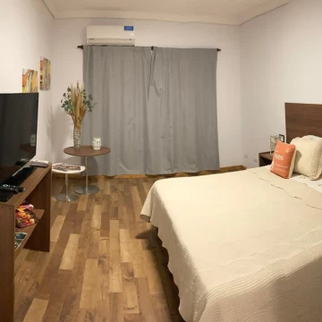 Monoambiente tipo suite - 35 m2 - Ideal p/ Alquiler temporario. Cochera fija.