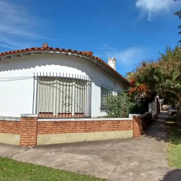 CASA VENTA 3 AMBIENTES CON PATIO