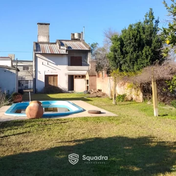 VENTA | PERMUTA - Casa de 3 dormitorios con cochera, patio, parrillero y pileta - Gálvez.