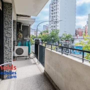 ¡VENTA 4 ambientes c/balcón, 2 baños, dependencia y baulera!