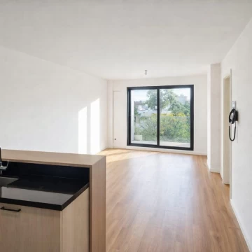 Excelente Apartamento en alquiler de 1 dormitorio, al frente con bajos gastos comúnes ,en La Blanqueada