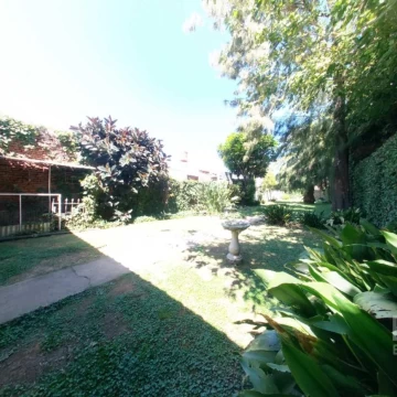 Casa en  venta-parque-cochera-dos dormitorios