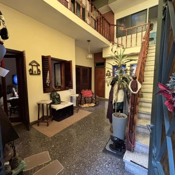 Venta PH 4 ambientes Lomas del Mirador sin expensas