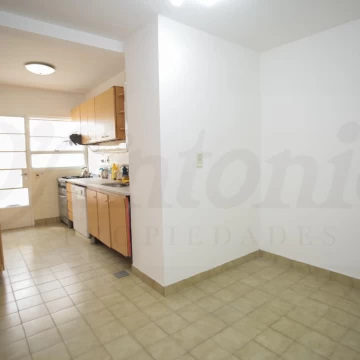 Departamento de 4 Ambientes con Dependencia, Cochera Fija y Baulera – Excelente Ubicación