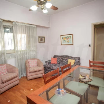 2 Ambientes con Patio, Ideal para Vivir o Invertir.