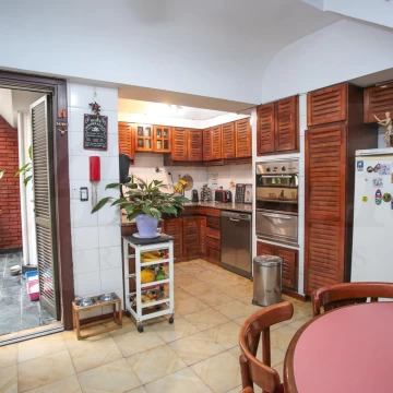 Casa 5 Ambientes con Garage, Patio y Terraza en Parque Chacabuco