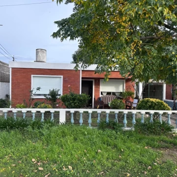 Casa en Venta en Canelones con 3 dormitorios y cochera
