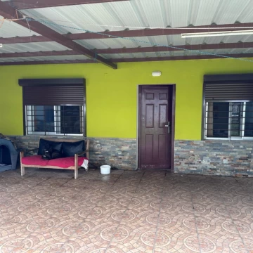 Casa en venta en El Dorado con 3 dormitorios y cochera