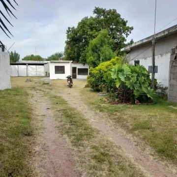 Casa en venta en Canelones con 4 dormitorios y cochera