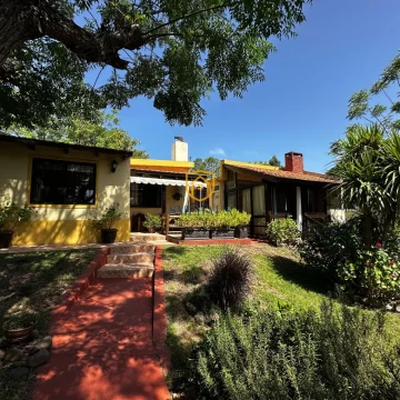 2 Casas en venta en Piriápolis con 2 dormitorios c/una a 8 cuadras de la playa