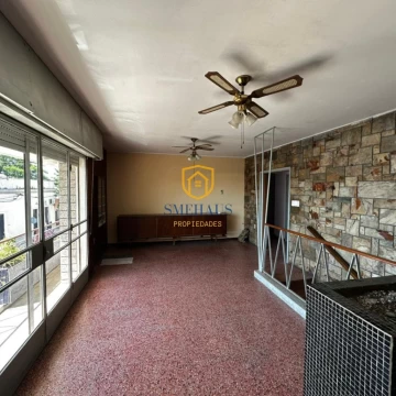 Casa en venta en Canelones con 4 dormitorios a 3 cuadras de la plaza