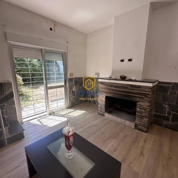 Casa en venta en Canelones con 3 dormitorios a 2 cuadras de la plaza