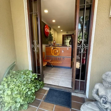 Casa en alquiler en Buceo con 3 dormitorios y 3 baños