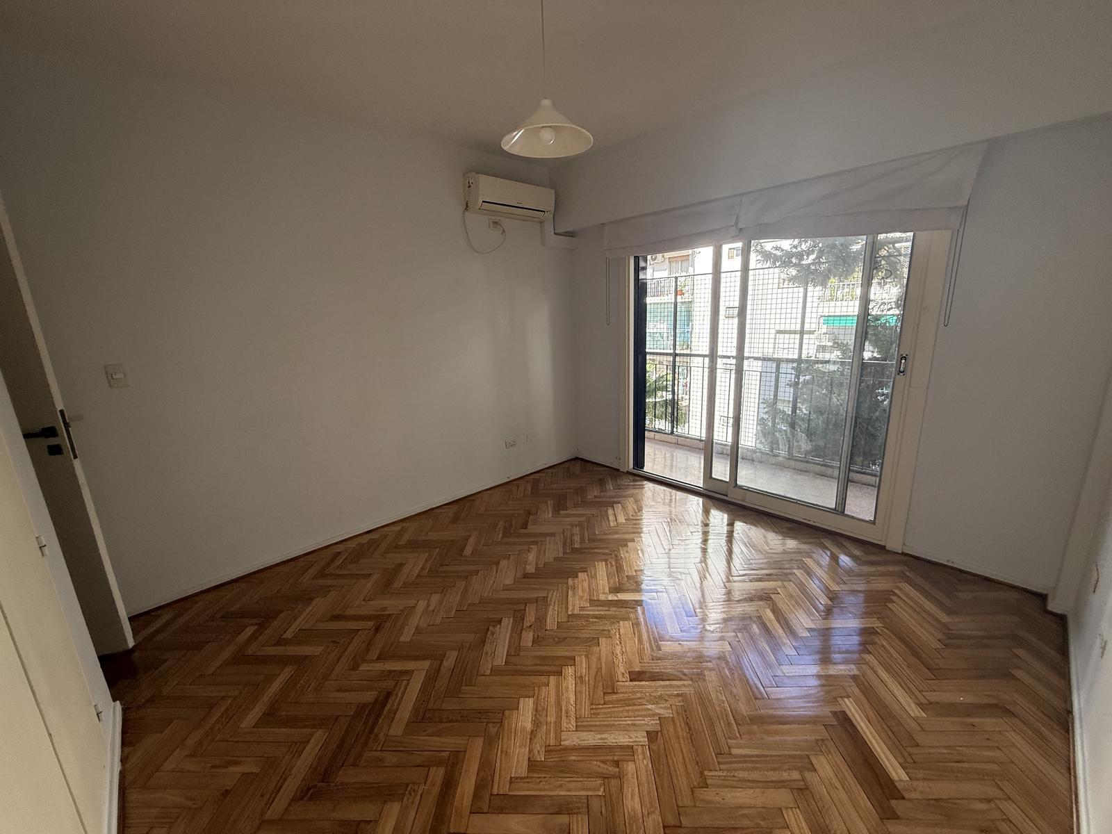 1-Habitación c/s al balcón