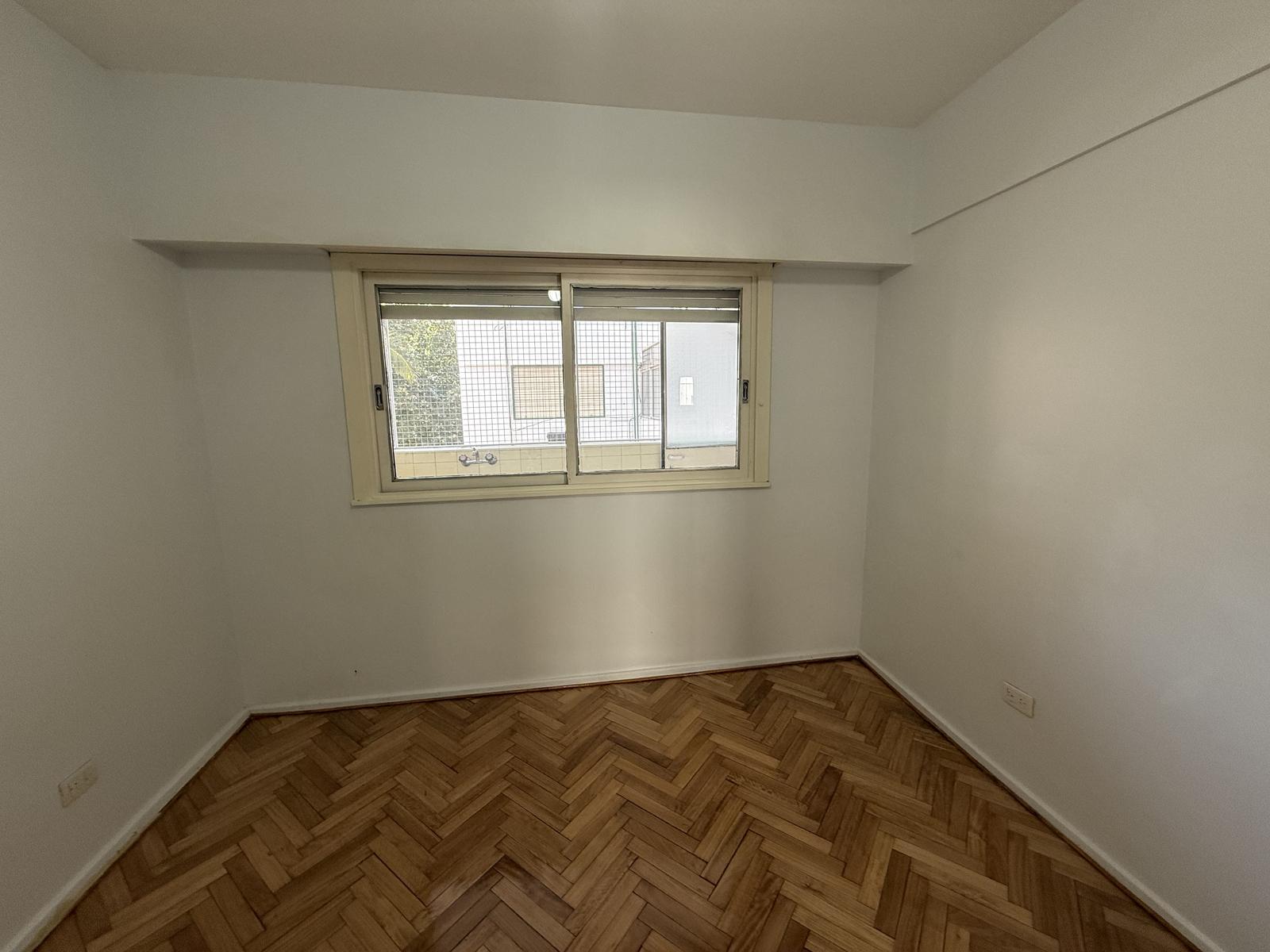 3 -Habitación  con vista al balcón