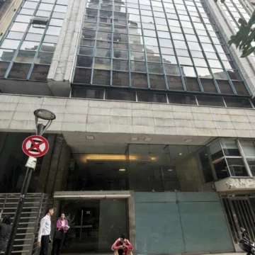 Gran Inmueble Comercial / Corporativo en Alquiler – Maipú 362-1623 m2.