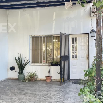 Duplex en PH, Altos de San Lorenzo tres dormitorios cochera, patio, parque en venta La Plata